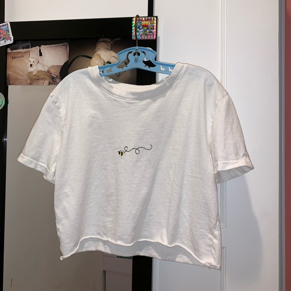 🐝 cute crop top with little 🐝